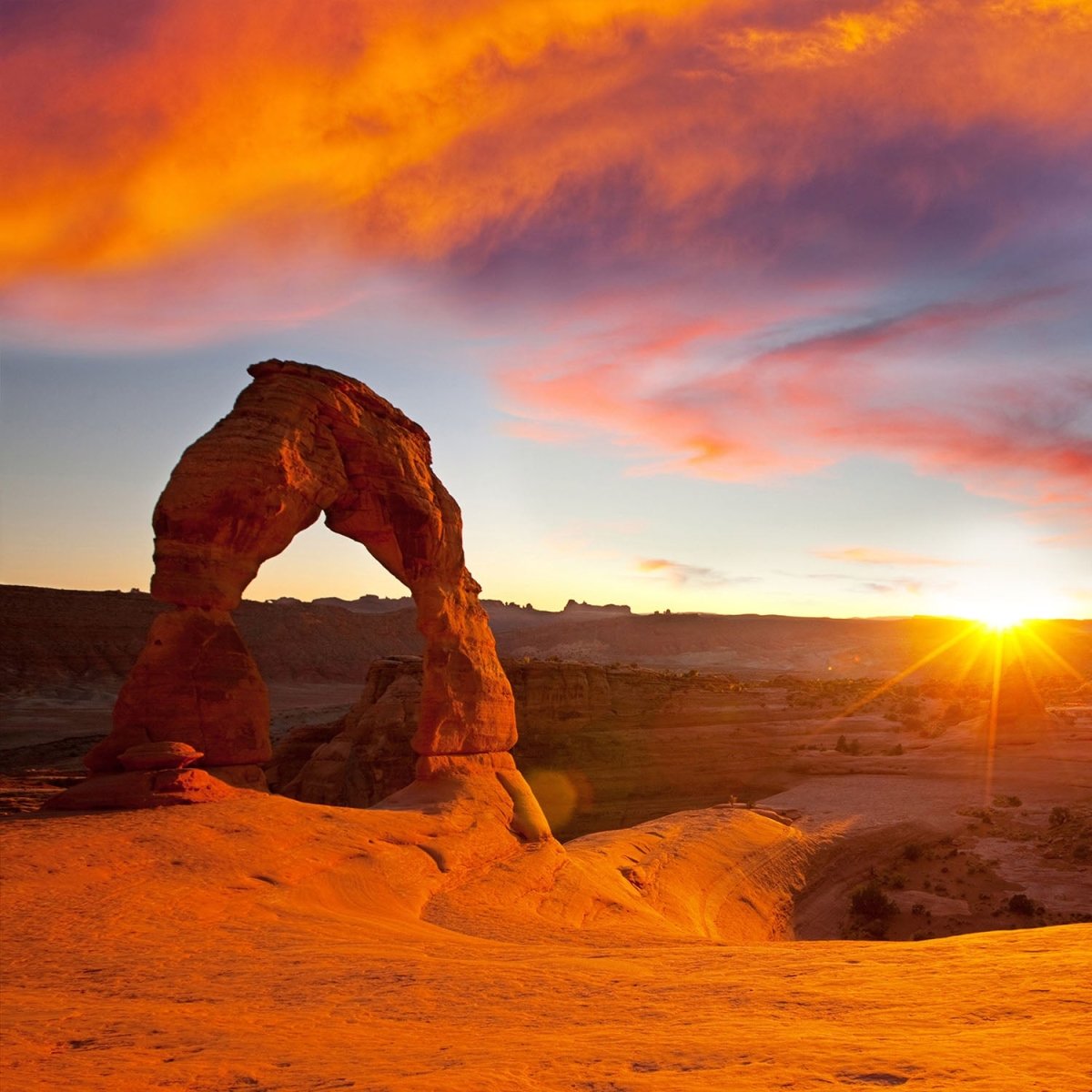 Beistelltisch Delicate Arch M0458 entdecken - Bild 2 Beistelltisch Delicate Arch M0458 entdecken - Bild 2