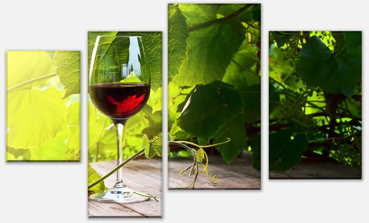 Leinwandbild Mehrteiler Glas mit Rotwein im Weinberg M0830