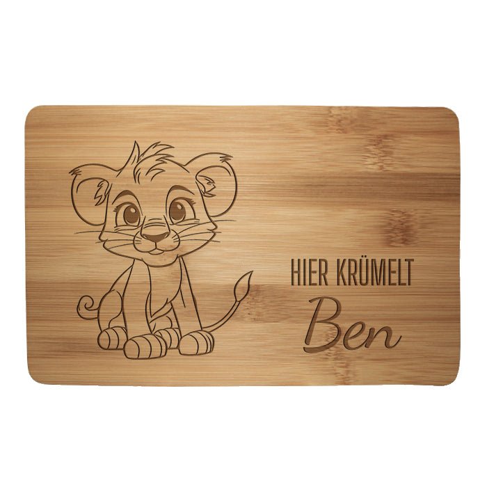 Frühstücksbrettchen Löwe, hier krümelt M0862 - Bild 1 Frühstücksbrettchen Löwe, hier krümelt M0862 - Bild 1