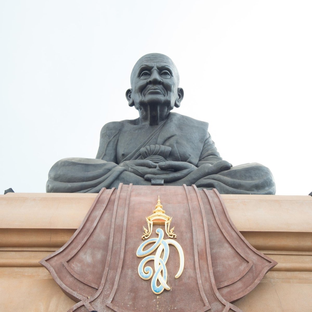 Beistelltisch Statue in einem berühmten Tempel in Thailand M0953 entdecken - Bild 2