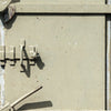 Papier peint porte métallique verrouillée pierre beige M1379