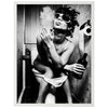 Poster Femme dans la salle de bain lunettes de soleil photographie noir et blanc M0066