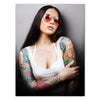 Tableau sur toile Modèles portrait tatouages ​​femme modèle lunettes de soleil art M0471
