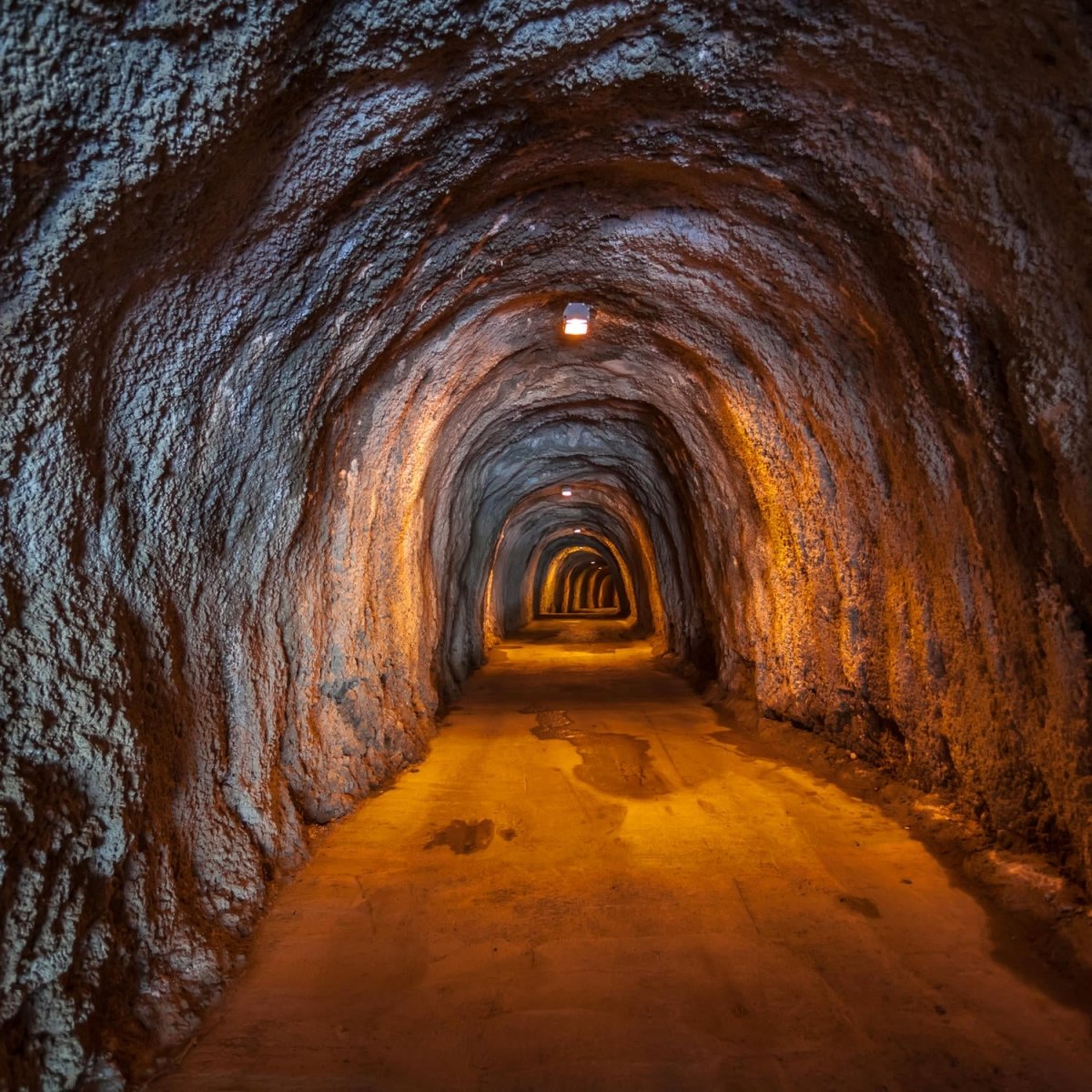 Beistelltisch unterirdischen Tunnel M0816 entdecken - Bild 2