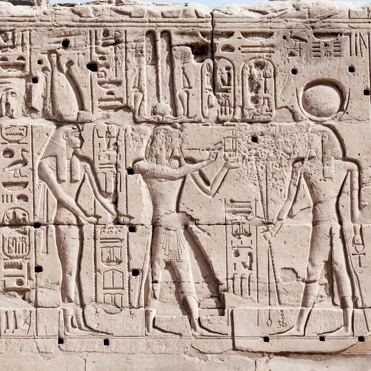 Beistelltisch Hieroglyphenschnitzereien an der Wand M0817 entdecken - Bild 2