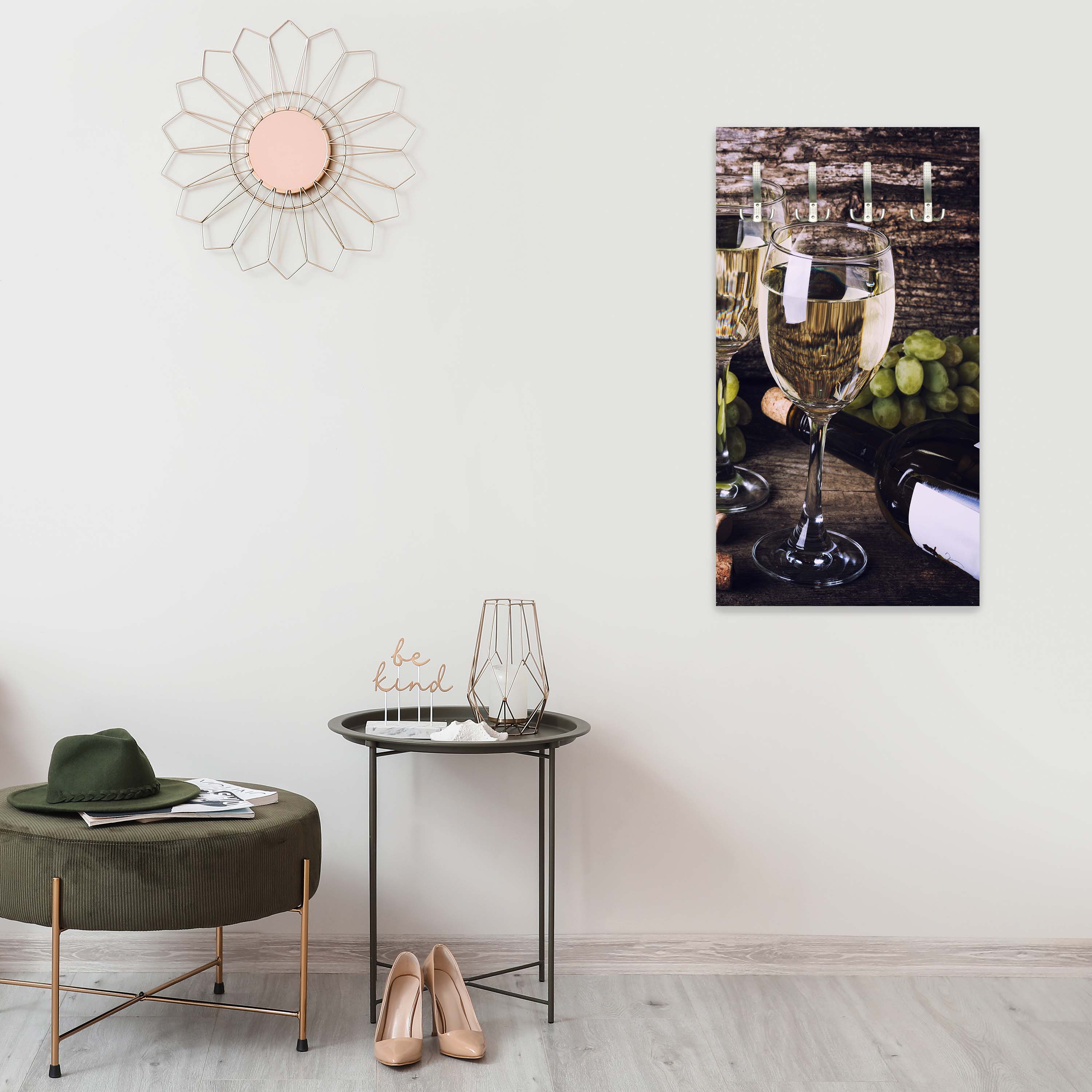 Garderobe alten hölzernen Hintergrund mit Gläser Weißwein M0837 entdecken - Bild 3