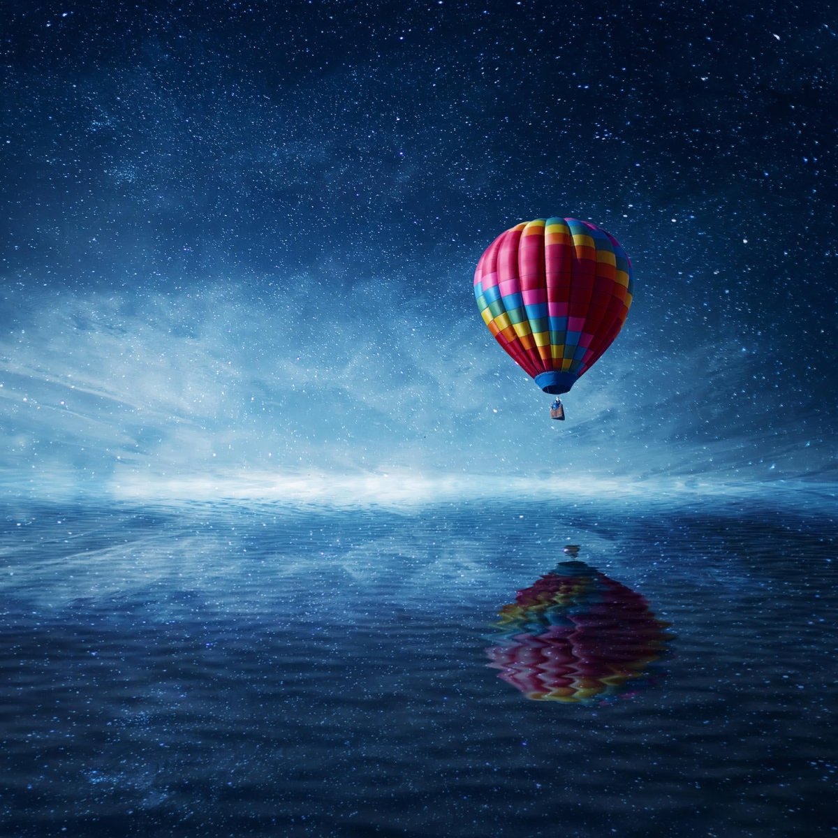 Beistelltisch Heißluftballon fliegt über ein dunkelblaues Meer M0857 entdecken - Bild 2